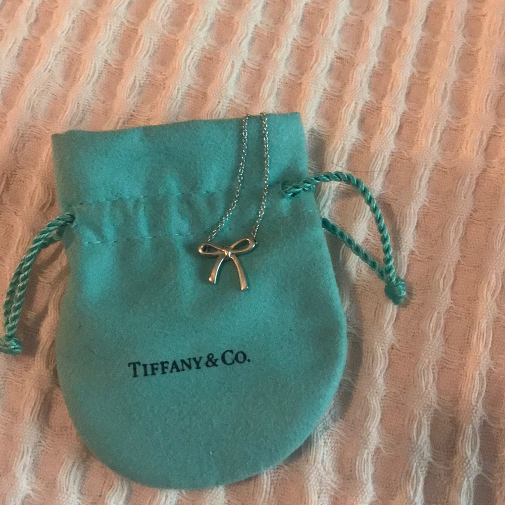Tiffany & co mini bow pendant